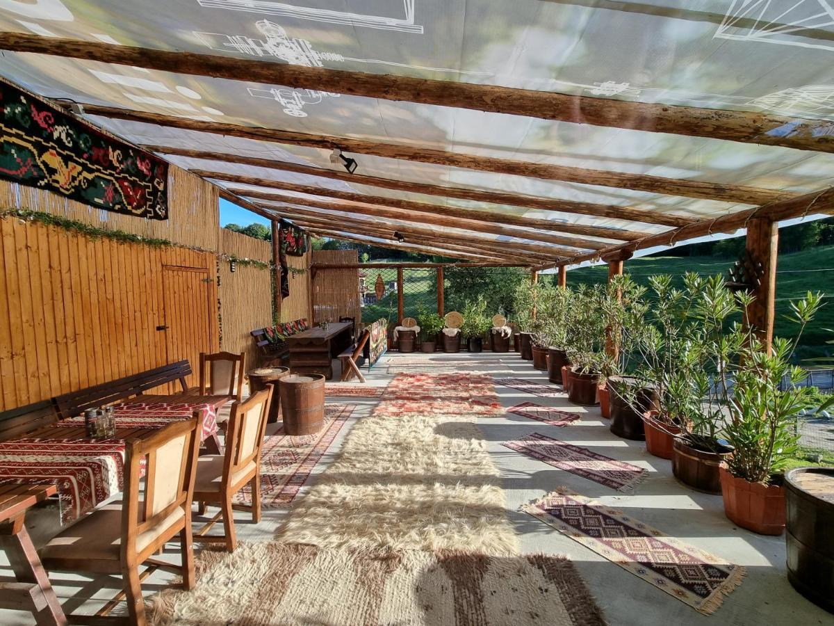 Langa Stana Hotel Curtea De Arges Exterior photo
