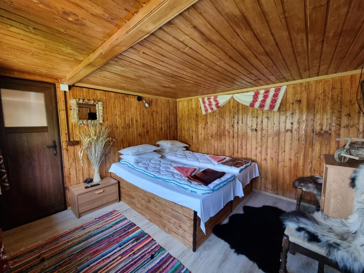 Langa Stana Hotel Curtea De Arges Exterior photo