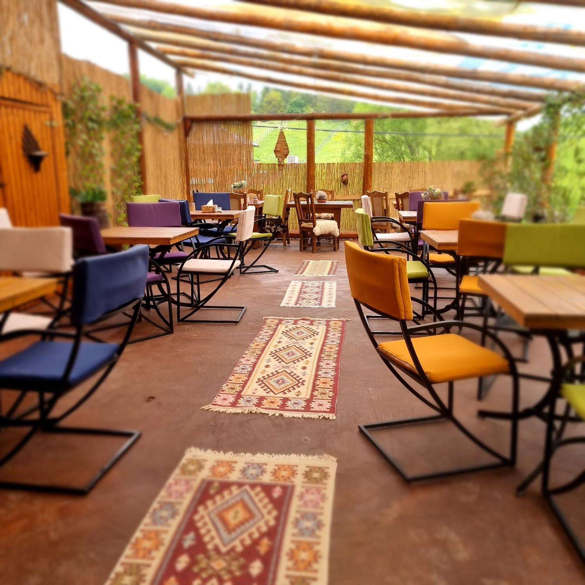 Langa Stana Hotel Curtea De Arges Exterior photo