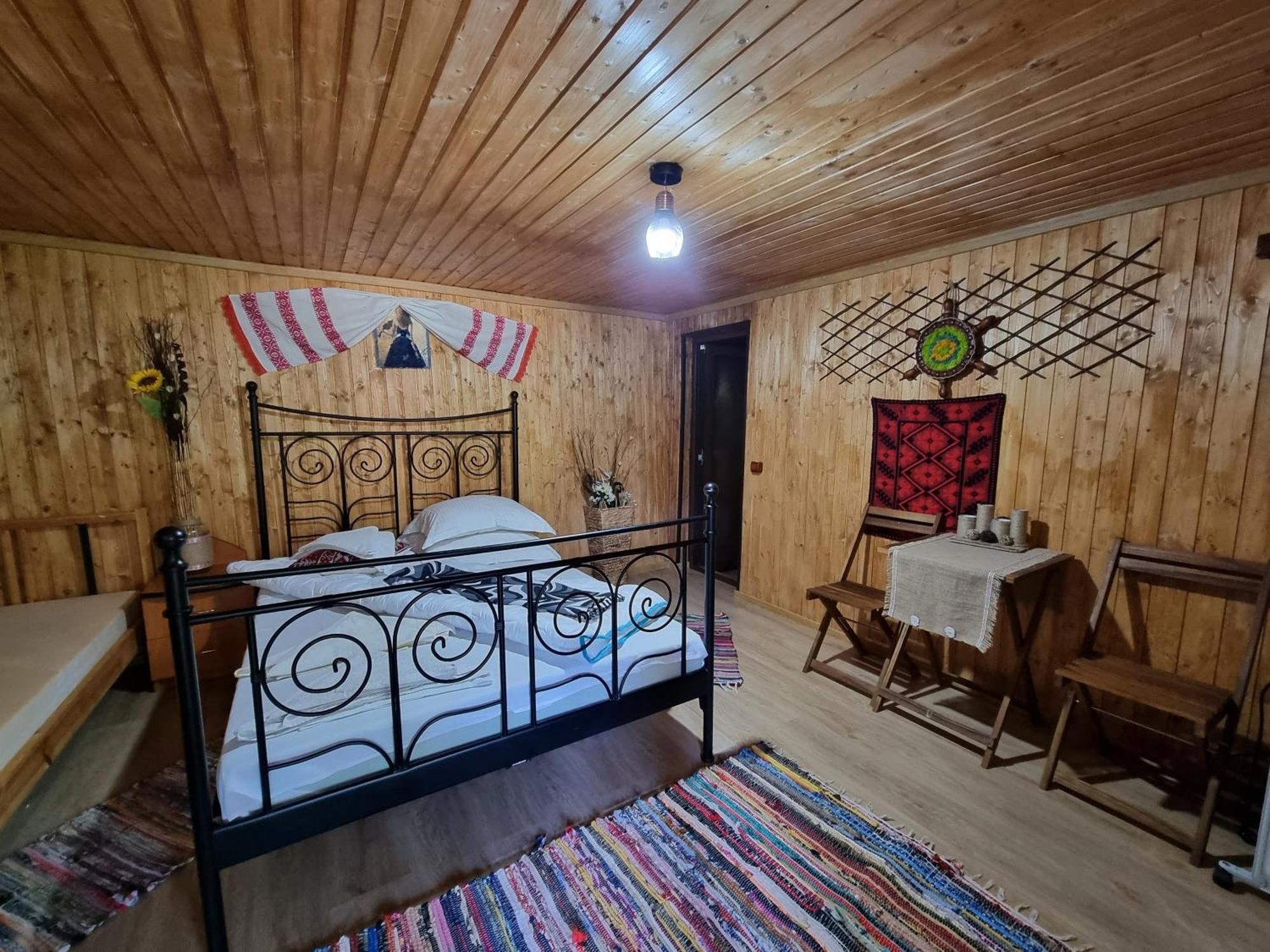 Langa Stana Hotel Curtea De Arges Room photo